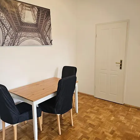 Suedliche Innenstadt- Mit Aufzug Lägenhet